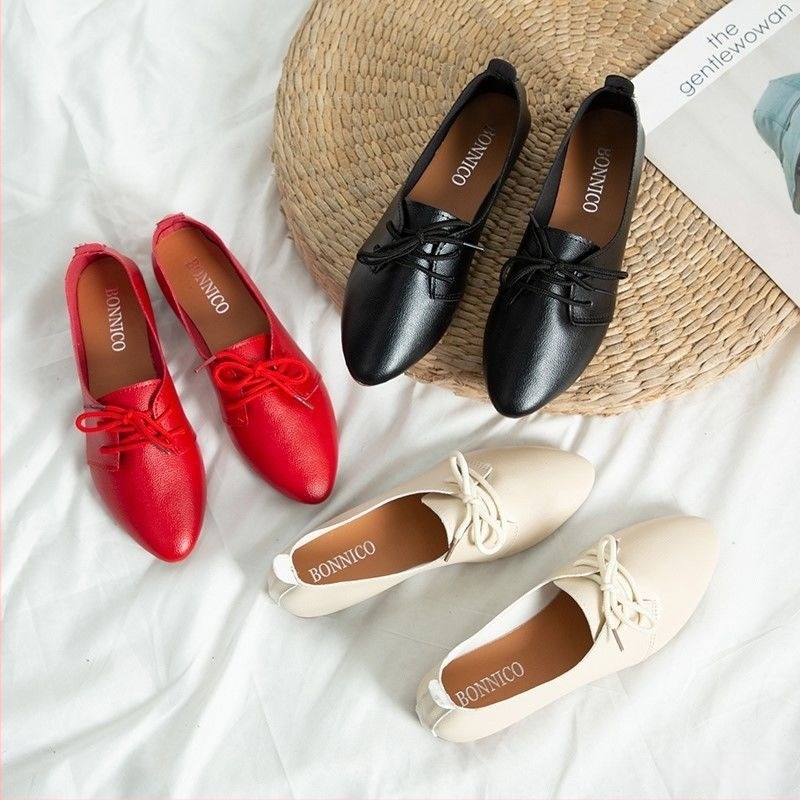Női wedges cipő, hegyes orrú, PU felsőrész, gumírozott talp, alacsony wedge sarok