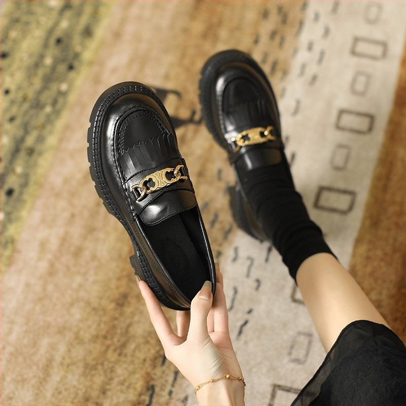 Női valódi bőrből készült loaferok — kerek orr, kétréteg marhabőrből készült felső rész, gumitalp, középmagas sarkú 3–6 cm, főiskolai stílus