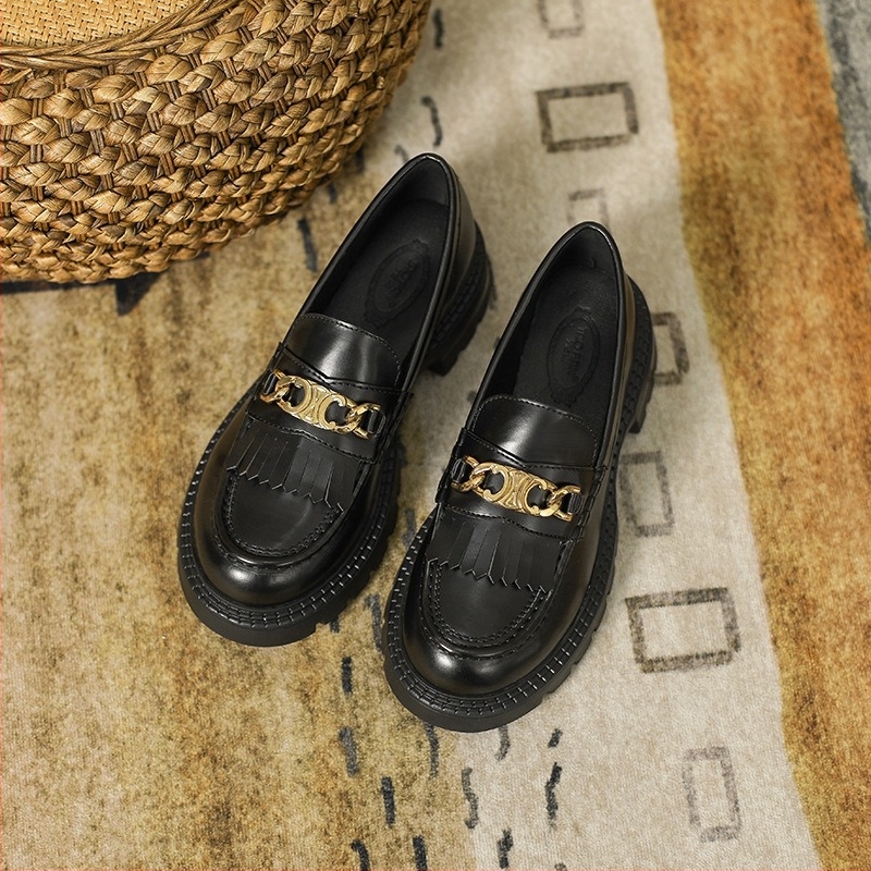 Női valódi bőrből készült loaferok — kerek orr, kétréteg marhabőrből készült felső rész, gumitalp, középmagas sarkú 3–6 cm, főiskolai stílus