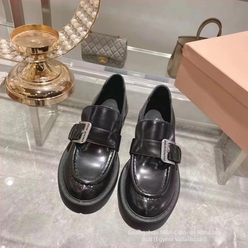 Miu Carrefour női bőr loaferek retró stílusúak, kerek orrú, slip-on, vastag gumitalp, 3–5 cm sarok