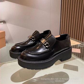 Miu Carrefour női bőr loaferek retró stílusúak, kerek orrú, slip-on, vastag gumitalp, 3–5 cm sarok
