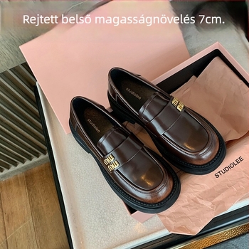 Koreai stílusú slip-on loaferek, kerek orrú, felső rész másodlagos bőrből, 3-5 cm sarok, gumírozott talp