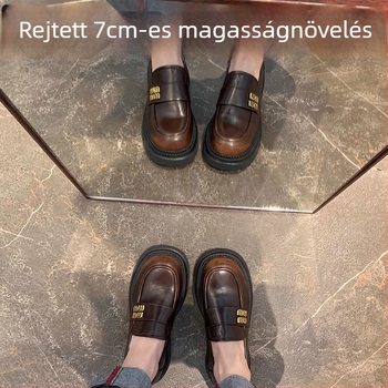 Koreai stílusú slip-on loaferek, kerek orrú, felső rész másodlagos bőrből, 3-5 cm sarok, gumírozott talp