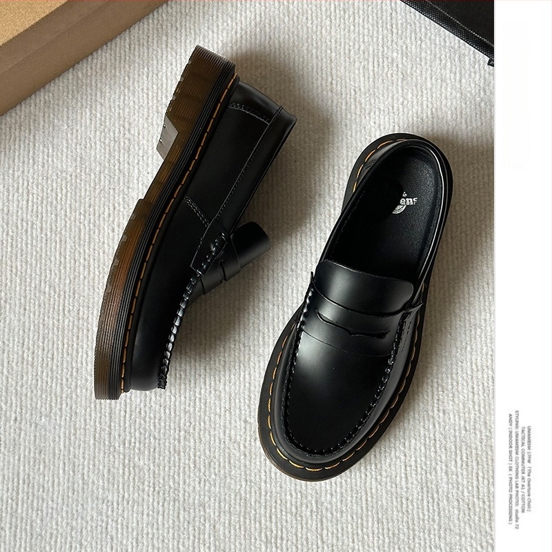Tehénbőr loafer bojtokkal férfiak és nők számára, kerek orr, elől fűzős, 3-5 cm vastag sarok, textil belső, tehénin-szálsos talp, mindennapi vise
