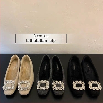 Női cipő, szögletes orrú, gyapjú felsőrész, fleece bélés, 3–6 cm középmagas sarok, gumitalp