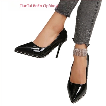 Női bankettcipő magas sarkú, hegyes orrú, vékony sarok, PU felső rész, gumírozott talp, slip-on záródás