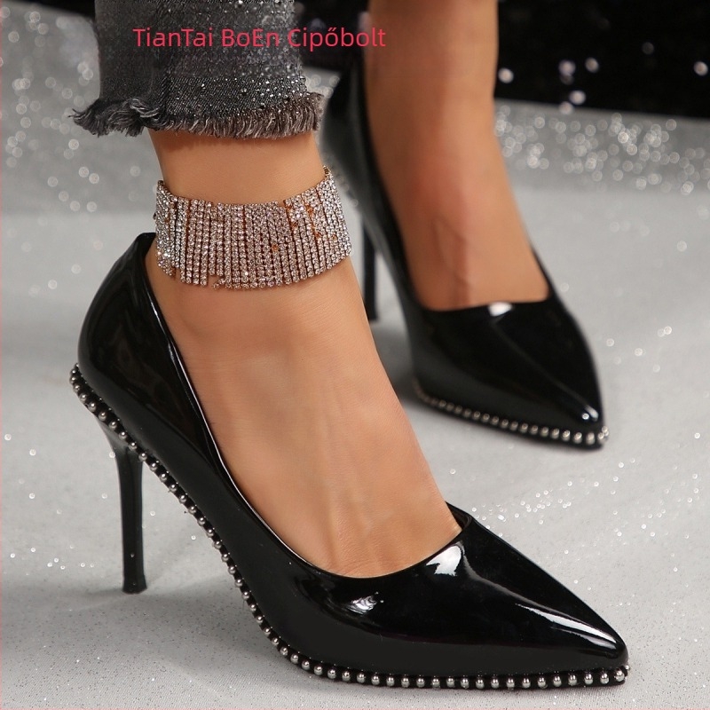 Női bankettcipő magas sarkú, hegyes orrú, vékony sarok, PU felső rész, gumírozott talp, slip-on záródás