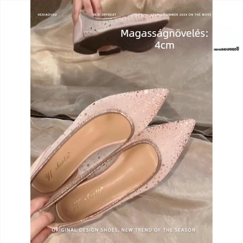 Női slip-on cipő, hegyes orrú, hálós felsőrész, magasságot növelő belső talp, gumitalp, báránybőr bélés