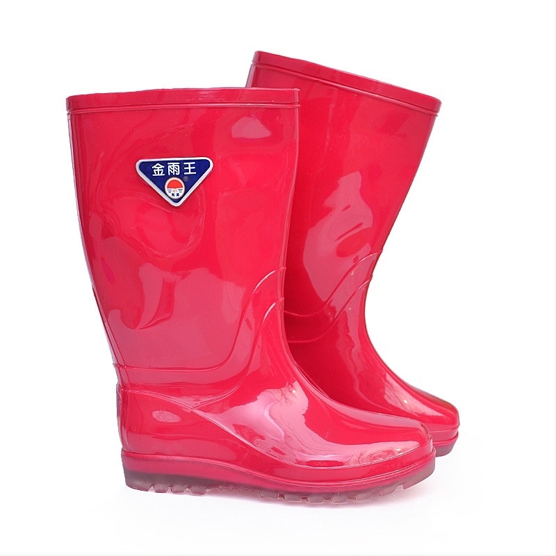 Női esőcsizma középső hosszúságú PVC felsőrésszel, alacsony sarkú (1–3 cm), vízálló, kopásálló, egész éves viselet