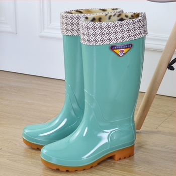 Női PVC esőcsizma, vízálló, csúszásmentes, magas szárú, pamut béléssel, alacsony sarka 1–3 cm, minden évszakra