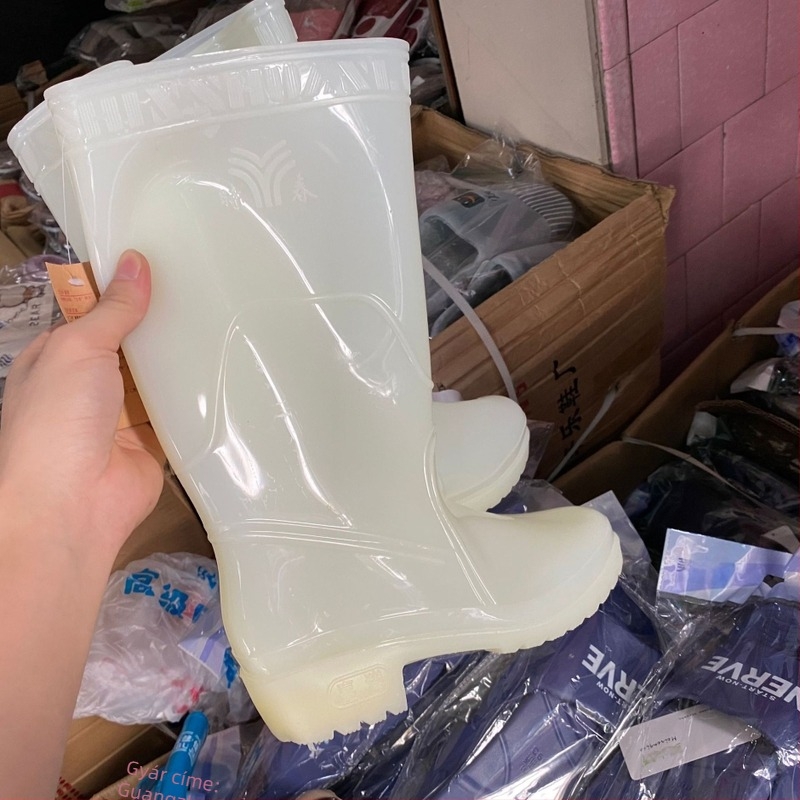 Női PVC felsőrésszel esőcsizma, magas szár, középmély sarok 3–5 cm, négy évszakos, egyszínű