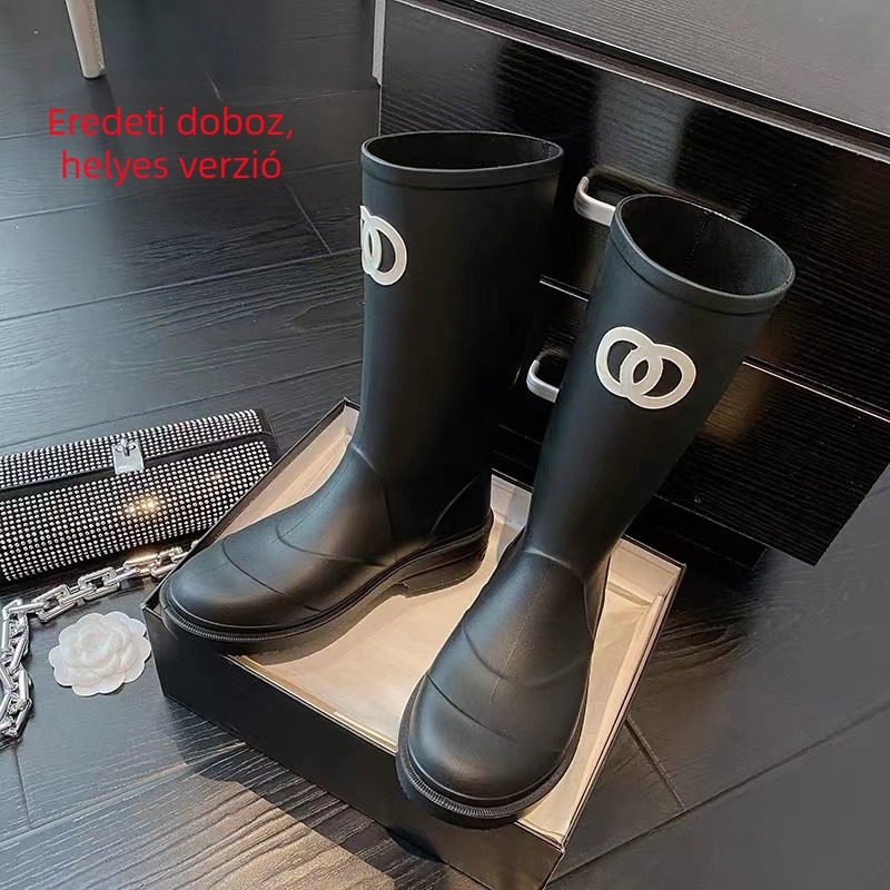 Női esőcsizma PVC felsőrésszel, magas szár, alacsony sarkú 1–3 cm, őszre és télre
