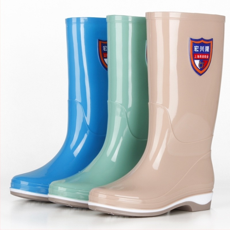 Női PVC esőcsizma, magas szár, vízálló, csúszásmentes gumitalp, alacsony sarok 1–3 cm