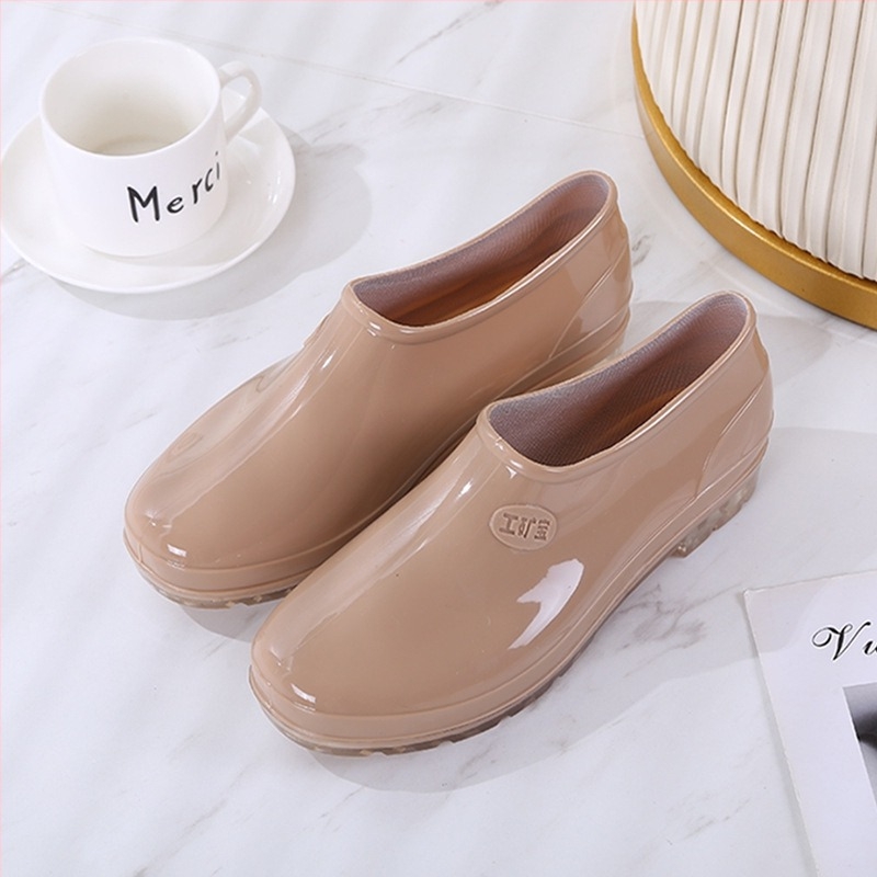 Női alacsony szárú esőcsizma fleece béléssel, PVC felsőrész, Slip-On, csúszásmentes talp – tavasz és ősz