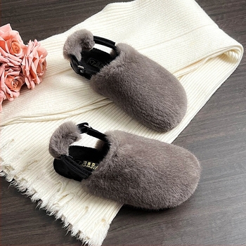 Koreai stílusú női papucs, felső része műszőrme (mink), belső plüss bélés, gumi talp, 3–5 cm vastagságú talp, meleg és masszírozó