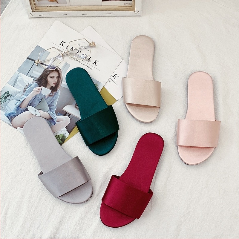 Női esküvői papucs, koreai stílus, textil felsőrész és bélés, gumitalp, lapos sarok, talp vastagsága 0–3 cm