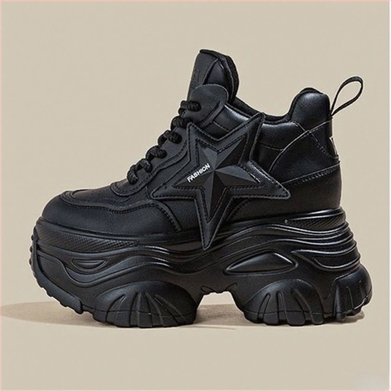 Női dad shoes retro stílusú magasságot növelő cipő, PU felsőrész, EVA talpbetét, gumírozott talp, injekciósan öntött kivitel