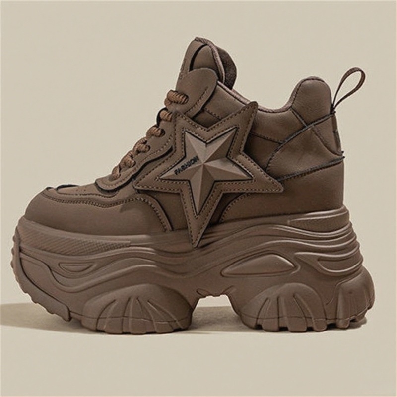 Női dad shoes retro stílusú magasságot növelő cipő, PU felsőrész, EVA talpbetét, gumírozott talp, injekciósan öntött kivitel