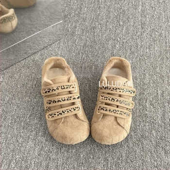 Női német hadsereg edzőcipő Velcro-záródással, felső része szintetikus bőrből, EVA talptalp, gumírozott talp, könnyű és csúszásmentes