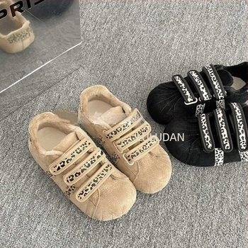 Női német hadsereg edzőcipő Velcro-záródással, felső része szintetikus bőrből, EVA talptalp, gumírozott talp, könnyű és csúszásmentes