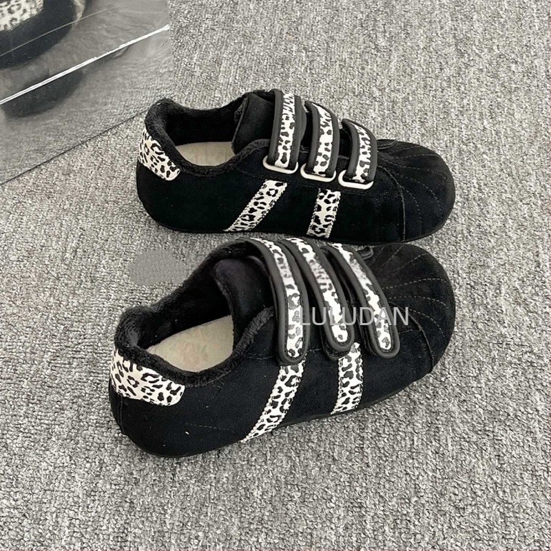 Női német hadsereg edzőcipő Velcro-záródással, felső része szintetikus bőrből, EVA talptalp, gumírozott talp, könnyű és csúszásmentes