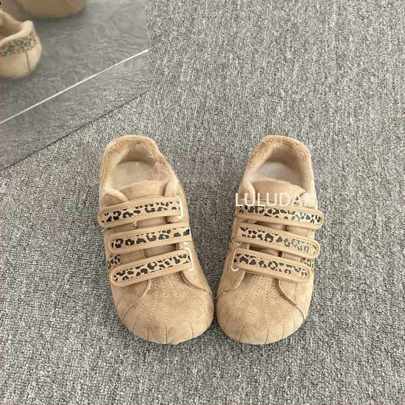 Női német hadsereg edzőcipő Velcro-záródással, felső része szintetikus bőrből, EVA talptalp, gumírozott talp, könnyű és csúszásmentes