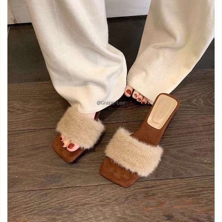 Szőrös wedge papucs egy pánttal, 5cm magasság, négyszögletes orr, PU felső rész, belső Super Fiber