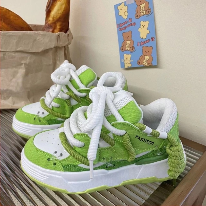 Vastag talpú cipő | Felsőrész: mű PU; Talp: gumi; Zárás: cipőfűző; Sarokmagasság: 3-5 cm; Uniszex