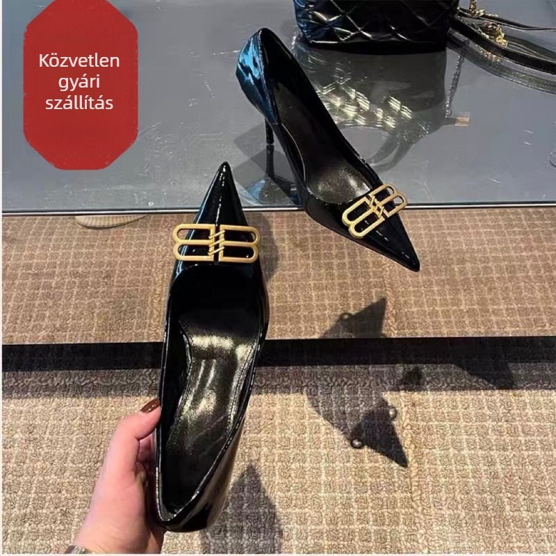 Női hegyesorrú magassarkú cipő, 6–8 cm-es magasságú, vékony sarok, gumitalp, belső bélés természetes bőr