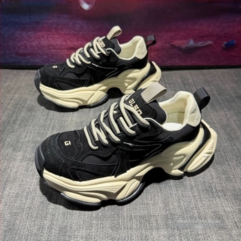 Férfi platformcipő Lycra felsőrésszel, hálós belsővel, gumitalppal, hegyes orrú, fűzős – retro sportos-casual stílusú