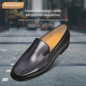 Férfi mindennapi bőr loaferok, lélegző kialakítás; felsőrész két réteg marha bőrből; talp marhaínból; orr kör alakú; alacsony sarka 1–3 cm