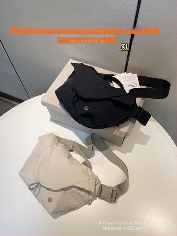 Nylon kereszttestáska fedéllel — Street trend, 2024 tavasz; Zárás fedéllel; Belső: rekesz ID + laminált cipzáras rekesz