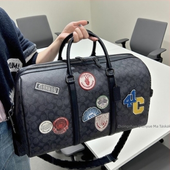 Utazótáska keresztpánttal - 20–35L kapacitás, valódi bőr első rétegéből, vízálló, poliészter bélés, Szabadidős utazási stílus