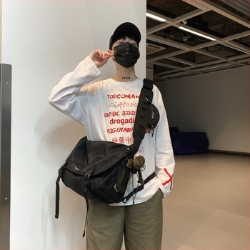 Férfi crossbody táska nylonból – terheléscsökkentő funkció, Kangxiu bags, egyszínű design, poliészter bélés