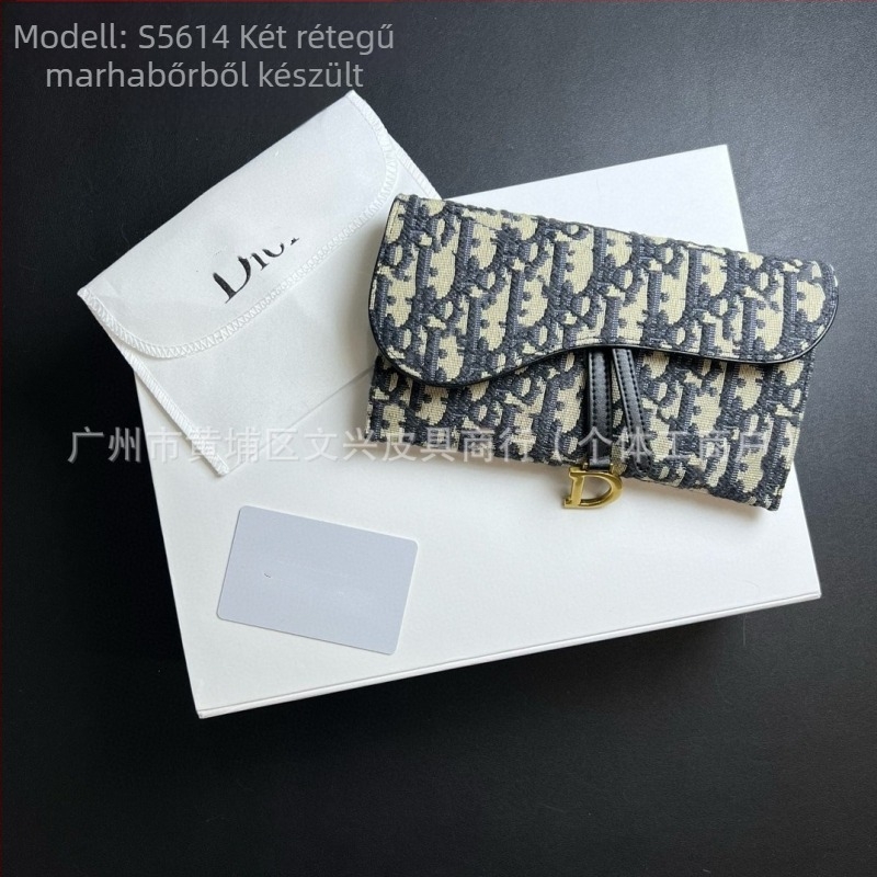 Valódi bőr láncos pénztárca – monogram mintázat, két az egyben clutch, utcai stílus, 2025 tavasz.
