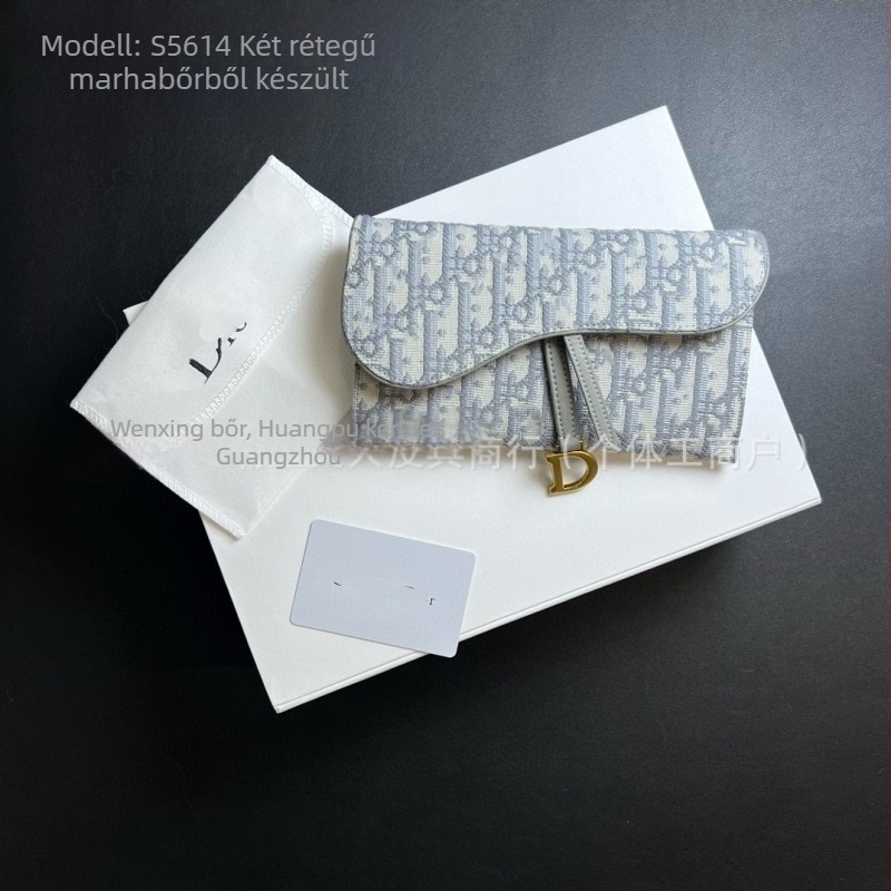 Valódi bőr láncos pénztárca – monogram mintázat, két az egyben clutch, utcai stílus, 2025 tavasz.