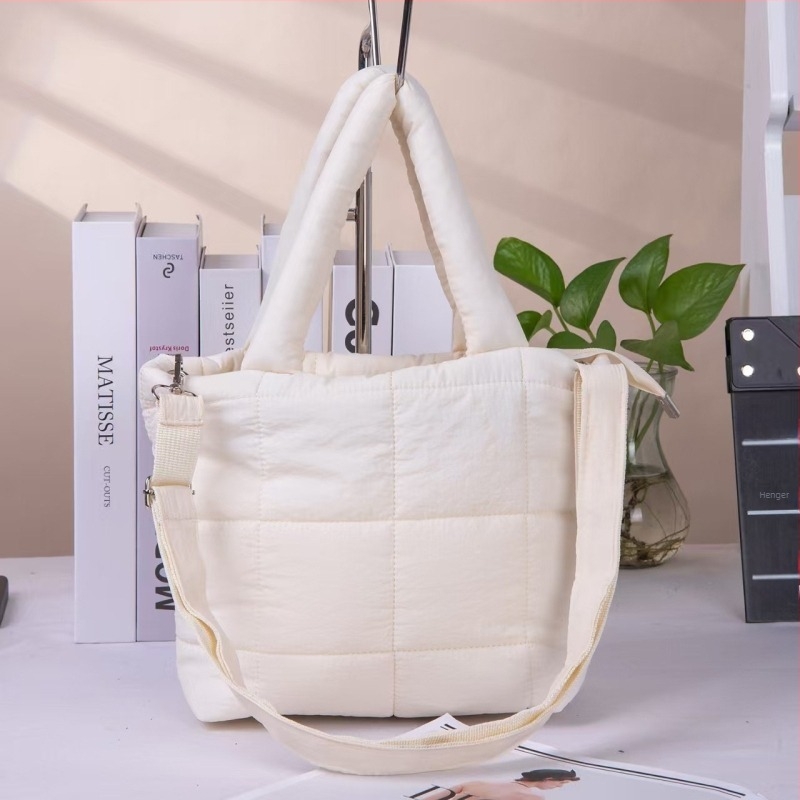 Válltáska quilted dizájnnal, nylon anyagból, cipzáras zárás, vízálló, könnyű, bővíthető kapacitással
