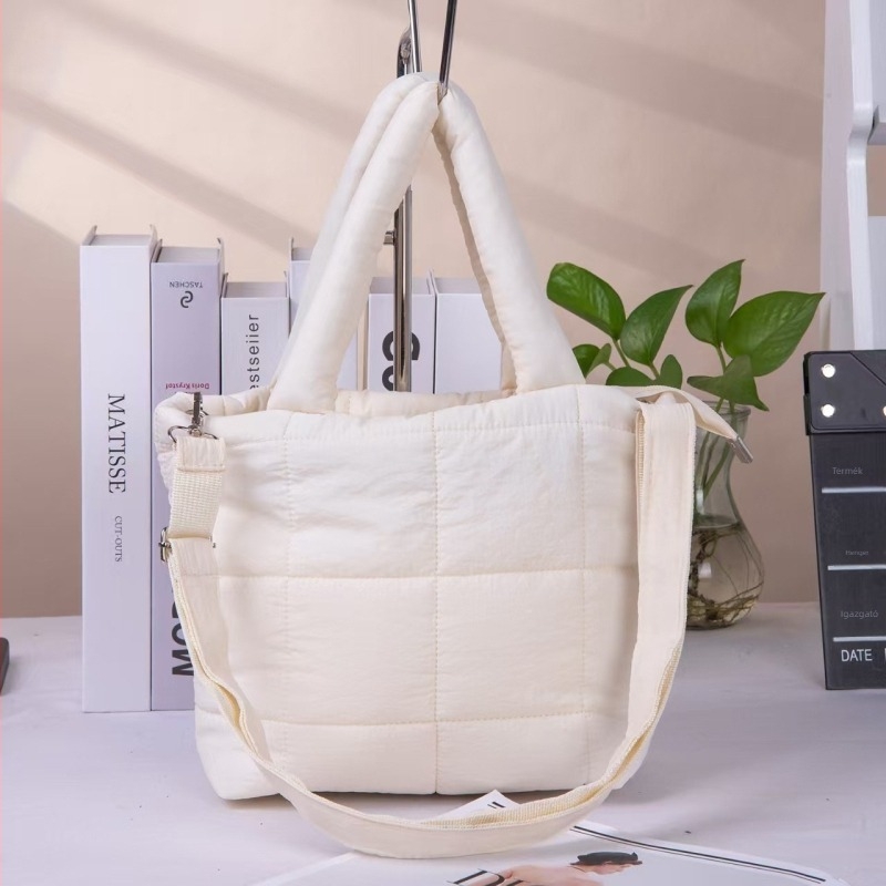 Válltáska quilted dizájnnal, nylon anyagból, cipzáras zárás, vízálló, könnyű, bővíthető kapacitással