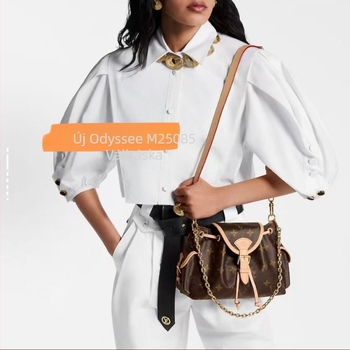 Női crossbody táska — kifinomult, érett stílus; Anyag: valódi bőr; Belső bélés: poliészter; Forma: konvex; Zár: záró mechanizmus; Belső rekesz: telefontok
