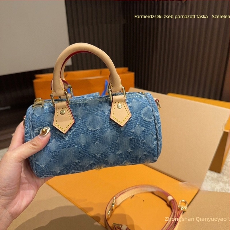 Denim hengeres crossbody táska cipzárral, Oxford béléssel, mobiltelefon-zseb | 2024 tavasz