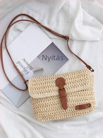 Női szalma fonott crossbody táska, horizontális négyszög alakú, cipzáras zárás, egy vállpánttal, mindennapi használatra