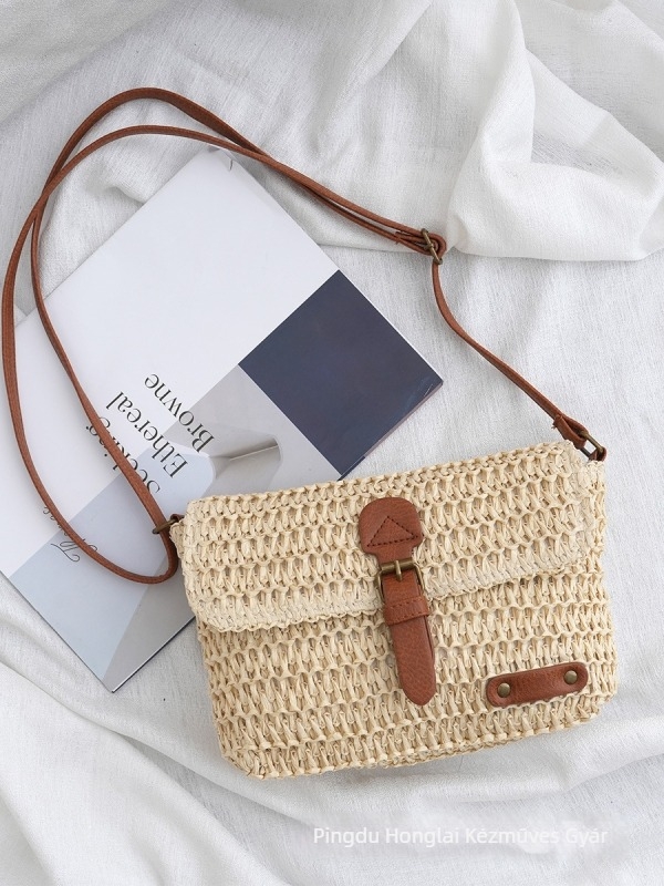 Női szalma fonott crossbody táska, horizontális négyszög alakú, cipzáras zárás, egy vállpánttal, mindennapi használatra