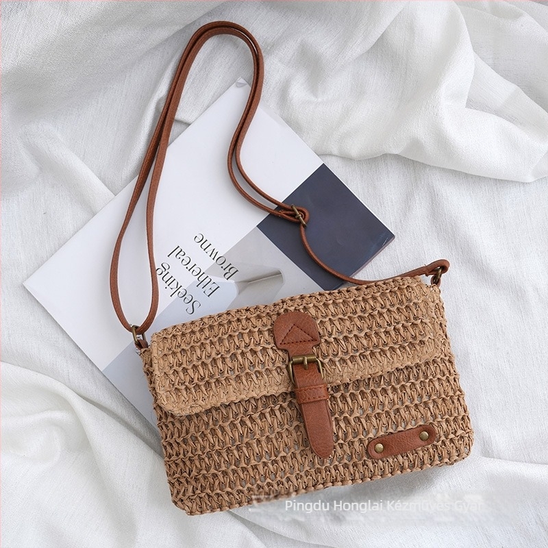 Női szalma fonott crossbody táska, horizontális négyszög alakú, cipzáras zárás, egy vállpánttal, mindennapi használatra