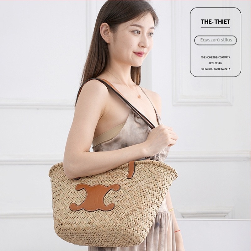 Egyvállas szalma táska vízifű anyagból, kagyló alakú, nyitott felső, dupla vállpánt