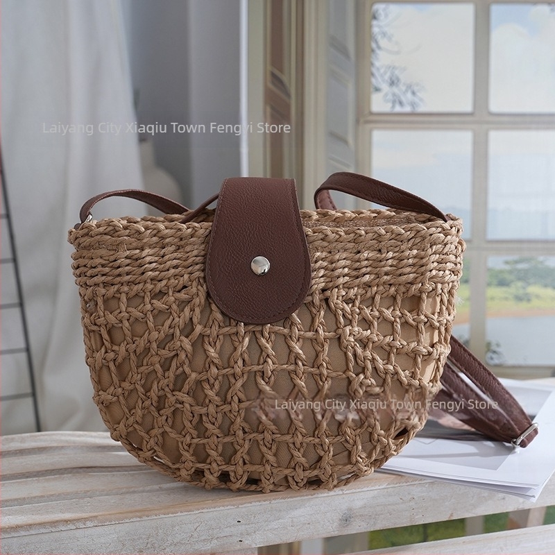 Női nyári szalma táska – fonott beach crossbody, félkör alakú, közepes méret