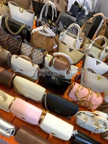 Női vállon átívelő táska, városi egyszerű stílus, PVC anyag, vízszintes négyzet alak, fedős zárás, poliészter bélés