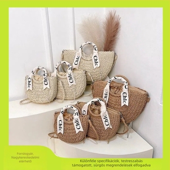 Kézben tartható félkör alakú szalma táska, fonott kör alakú vödör táska, lazán strandos nyaralási stílus