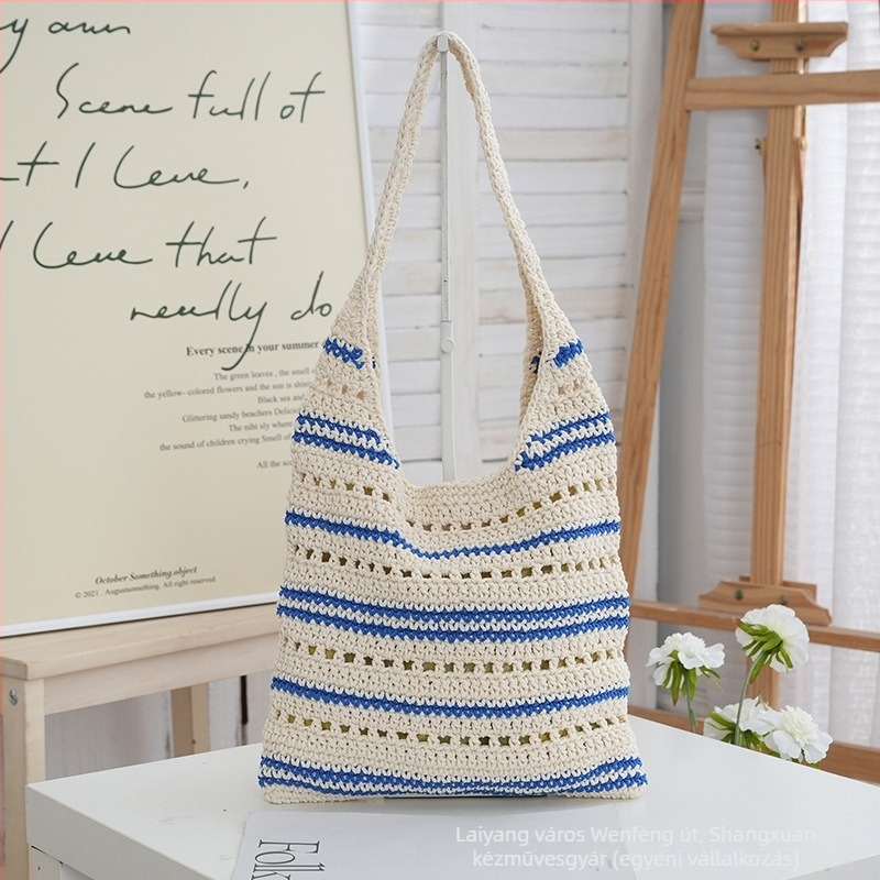 Tote táska szövött szalmából a strandhoz és a mindennapokra | nyitott felső | függőleges téglalap alakú forma | belső zsebek telefonhoz és dokumentumokhoz | dupla vállpánt