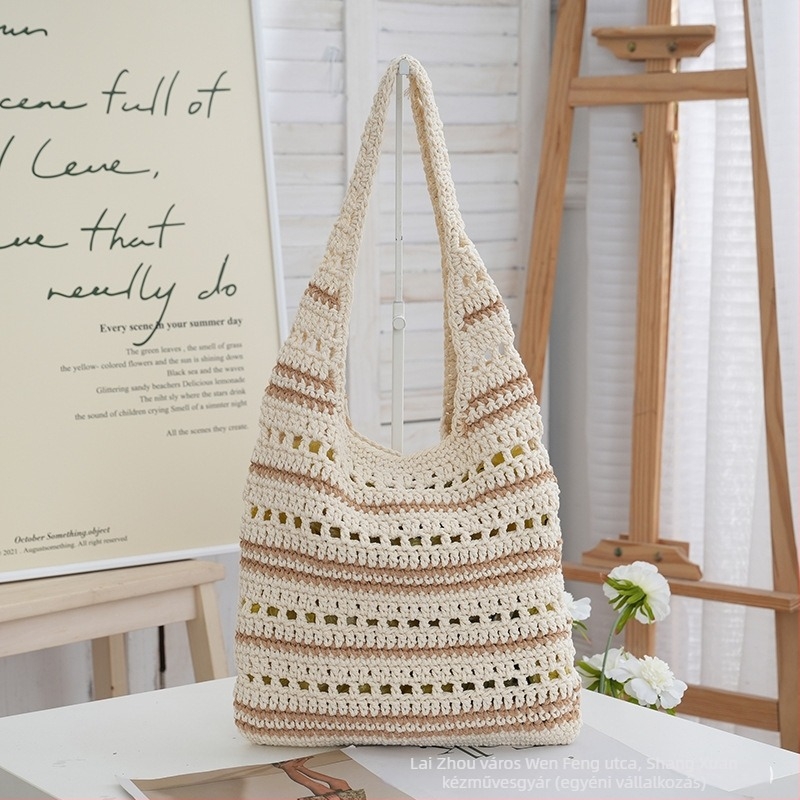 Tote táska szövött szalmából a strandhoz és a mindennapokra | nyitott felső | függőleges téglalap alakú forma | belső zsebek telefonhoz és dokumentumokhoz | dupla vállpánt