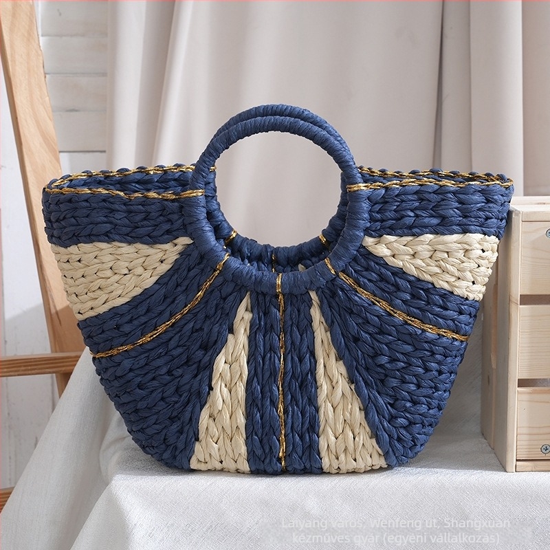 Szalmából készült tote táska, nagy kapacitású, nyitott felső rész, vízszintes négyzet alakú, belső zseb telefonhoz